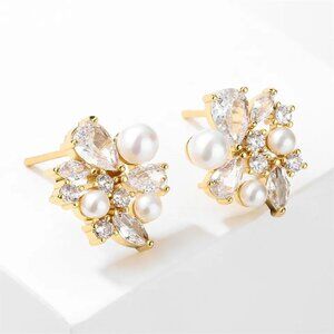 Geometry of Grace Studs Stud Earrings with Pearls Gold Fashion Jewelry